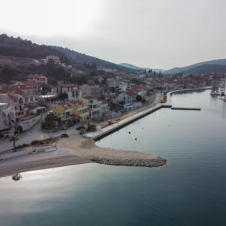 Lägenhet Pilic Marina